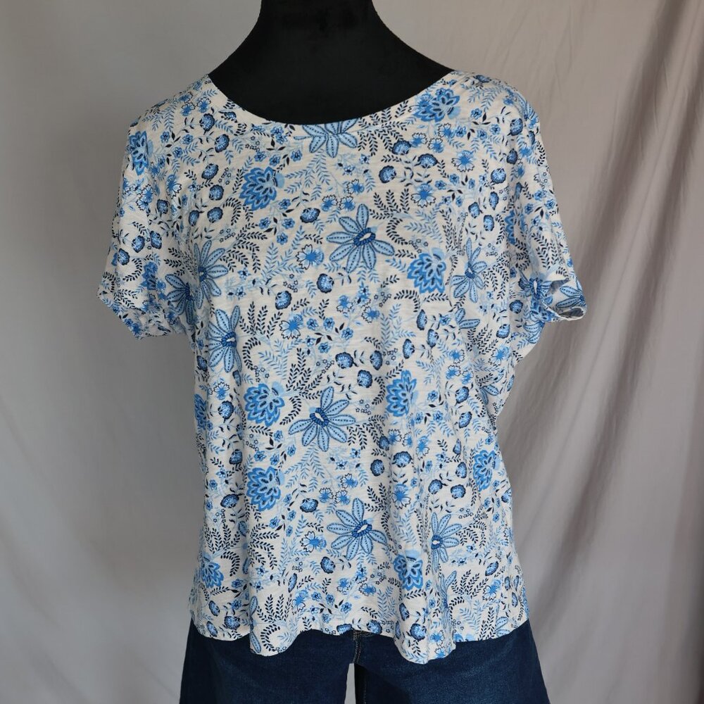 Gorgeous Scoop Neck Floral Tee